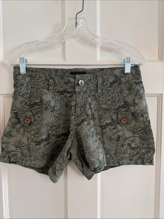 Marmot Pants - 🥾Marmot green print Ginny shorts. Size 4.